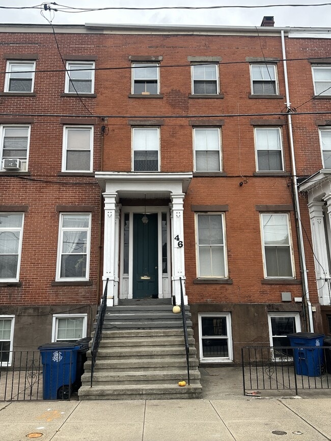 Building Photo - 46 Warren St Unit 1