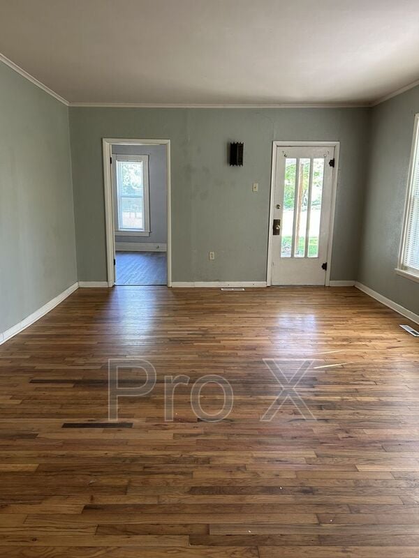 Photo - 601 E 9th St