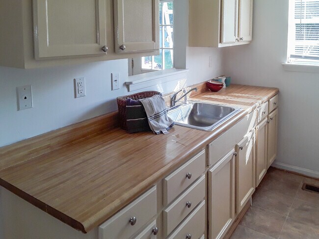 Photo - 496 Lancaster Creek Dr