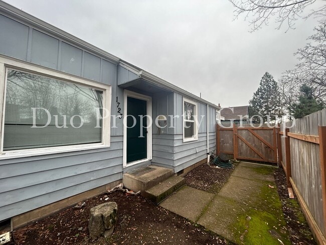 Photo - 13th &amp; Chambers Unit 13th