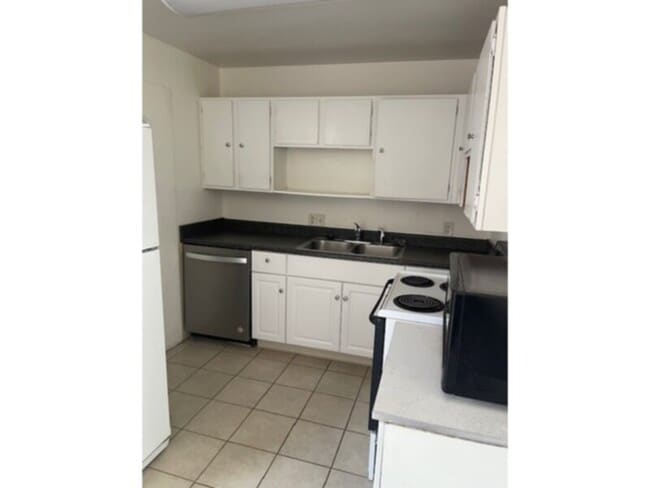 Photo - Adorable 1 bedroom House near CMU!