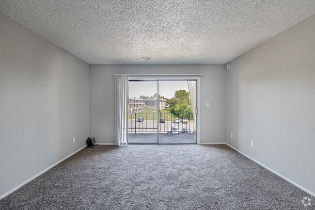 2 habitaciones, 1,5 baños - 900 pies cuadrados - Sala de estar - Kingston Cove Apartments