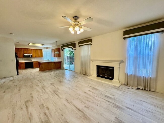 Photo - Huge 4 Bedroom + Den, 3 Bath Southside Home For Rent