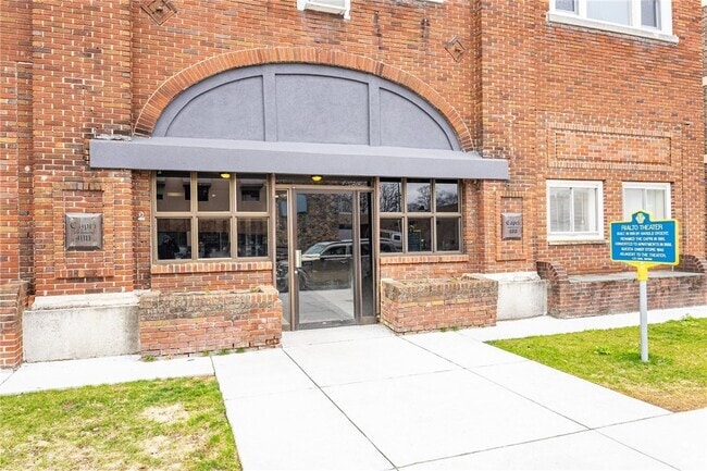 Building Photo - 400 Main St Rental