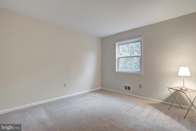 Building Photo - 10430 Armstrong St Rental