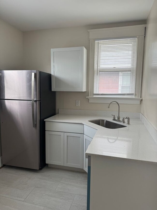 Building Photo - 3405 Brotherton Rd Unit 02