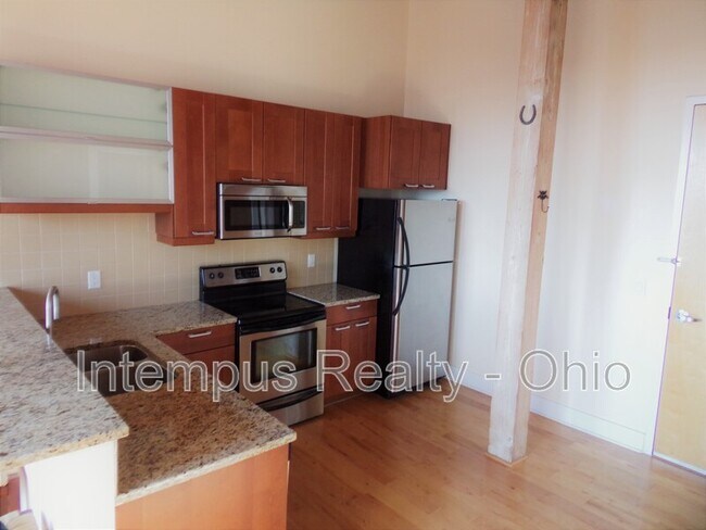 150 E Main St