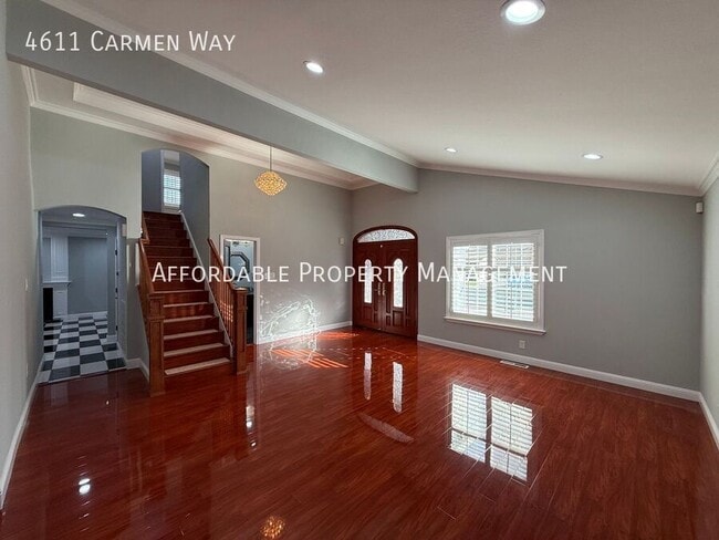 Photo - 4611 Carmen Way