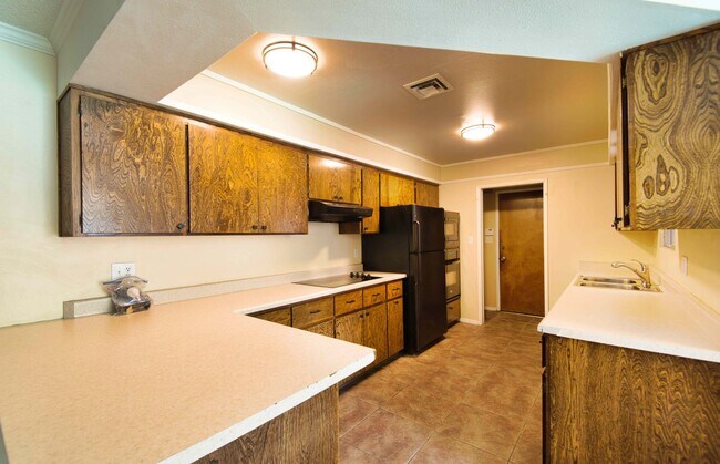 Photo - Charming 5-Bedroom Pool Home in Prime Tempe Location