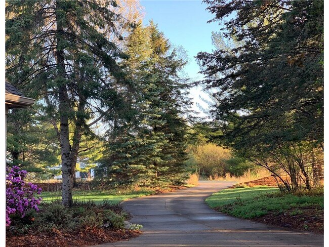 Photo - 8917 Joliet Ave N House