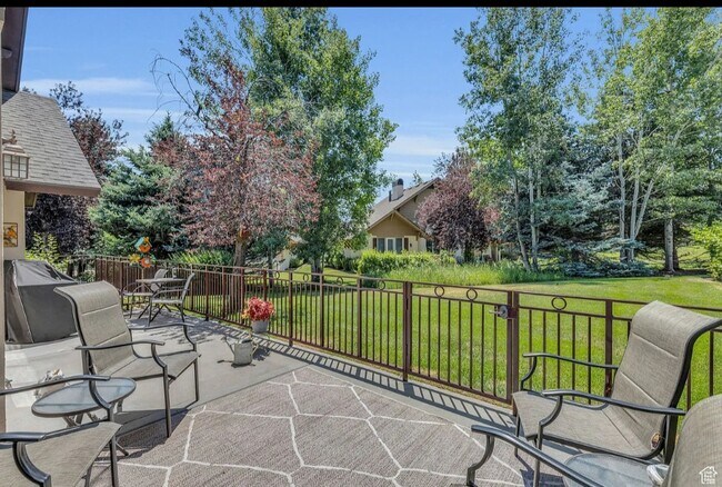 Photo - 77 W Village Ct