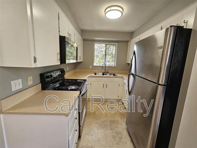 Photo - 904 W Lincoln Pl Unit 5