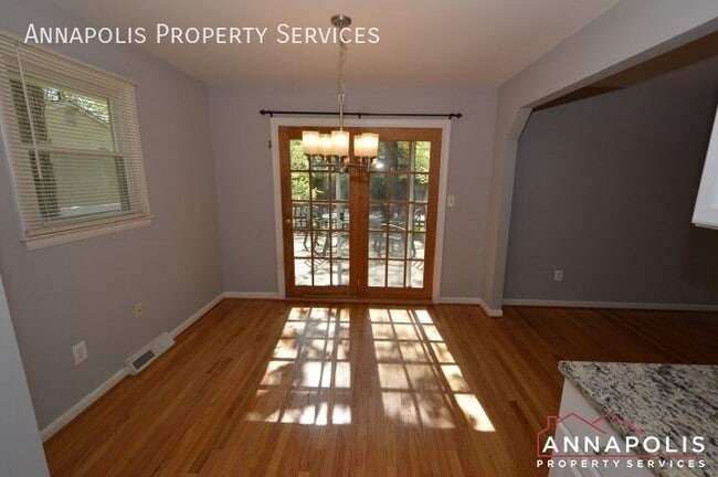 Photo - 556 Arundel Dr
