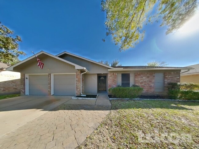 Building Photo - 2214 Townhall Ln