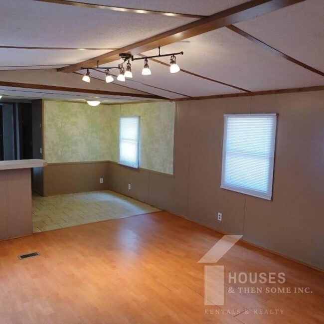 Photo - 154 Schoolyard Rd