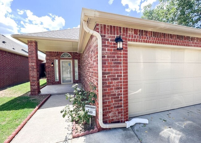 Photo - Low Maintenance Neighborhood!