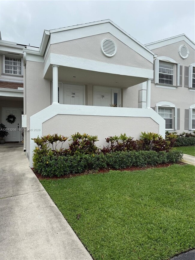 Building Photo - 2260 SE 27th Dr Unit 204-E