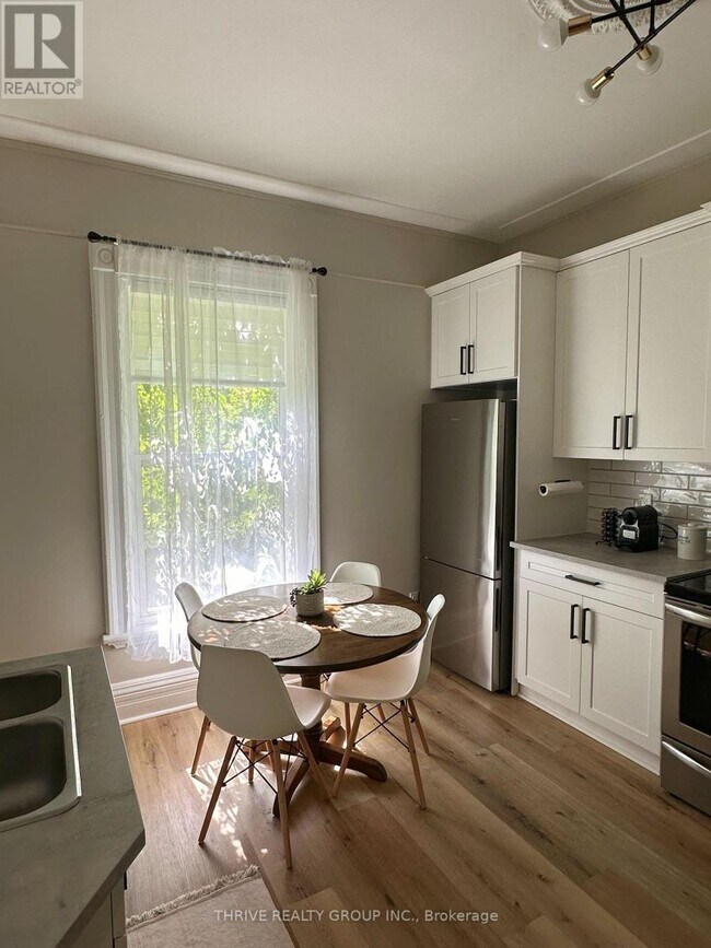 Photo - 369 Maitland St Unit Upper