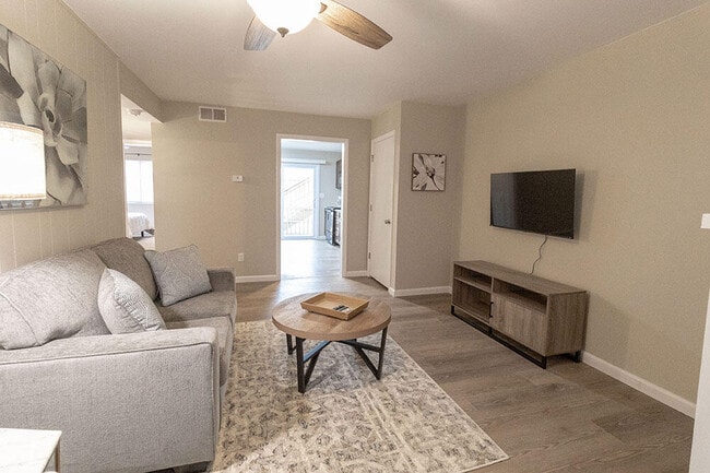 Photo - 801 N Ann St Unidad 7