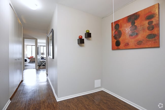 1 BR, 1 BA - entryway