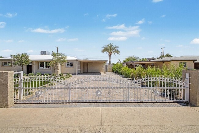 Photo - 8233 N 29th Ave