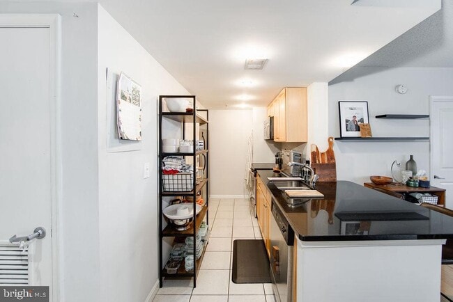 Building Photo - 1225 13th St NW Unit 513