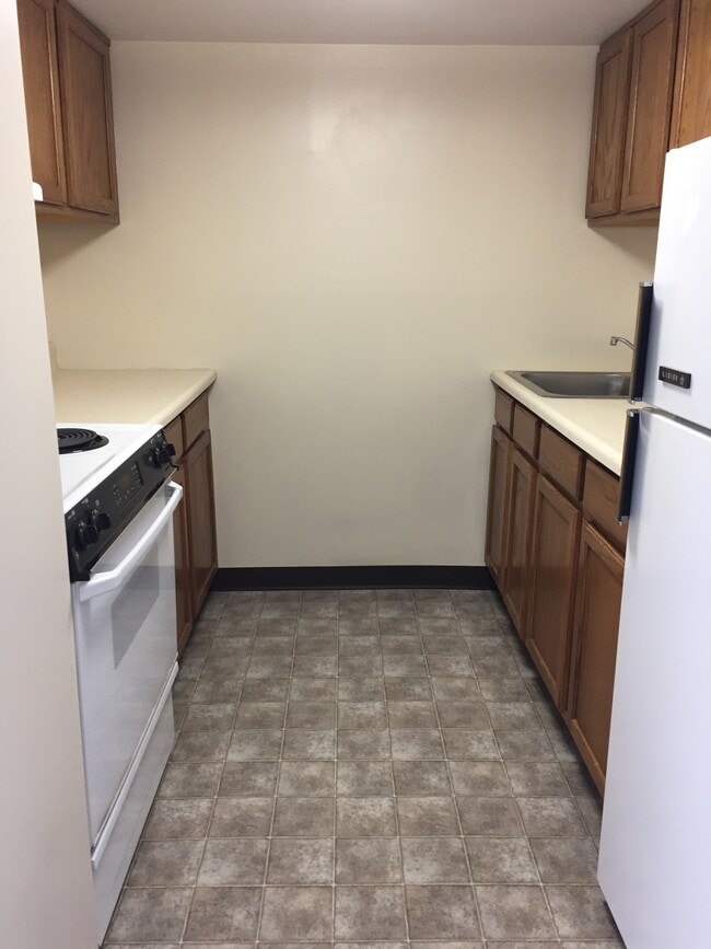 Photo - Luther Towers-62+ Subsidized Housing