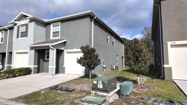 1241 Yellow Finch Dr