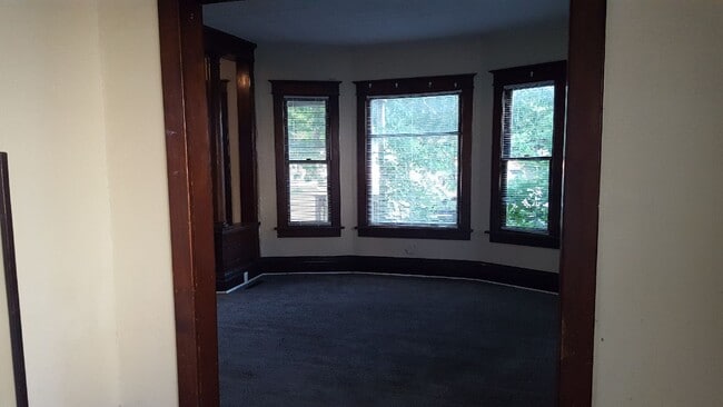 Photo - 1122 Wellington St