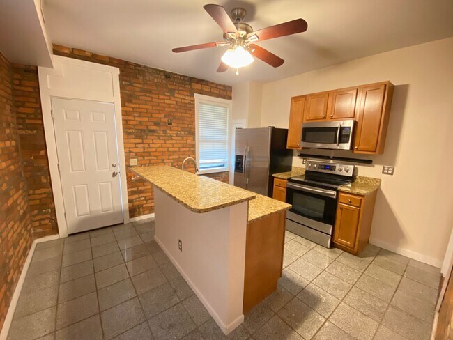 Photo - 884-886-886 Hunter Ave Unit 886