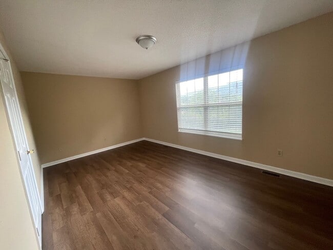 Photo - 1700-17 Lone Oak Road