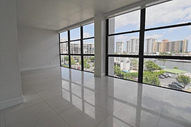 Photo - 800 Parkview Dr Unit 602