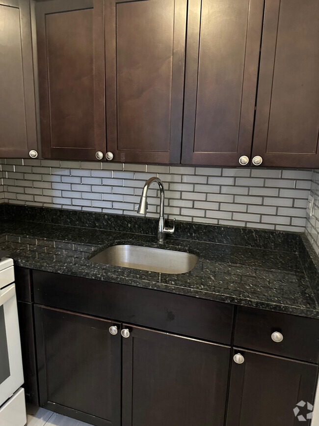Building Photo - 6800 N Sheridan Rd Unit STUDIO Rental