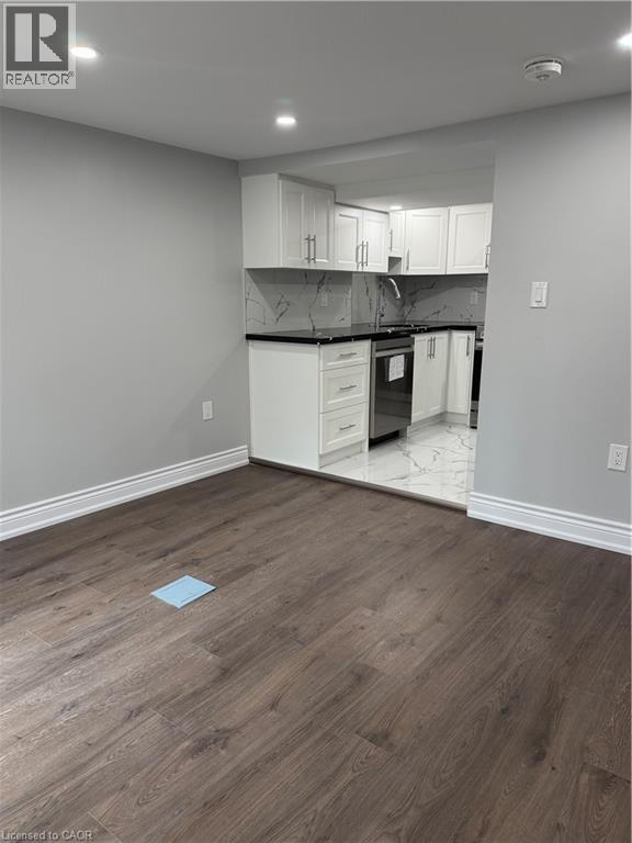 Photo - 276 Balmoral Ave N