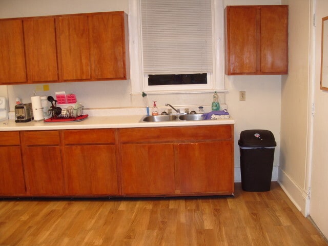 fregadero de la cocina - 1425 State St Unidad downstairs apartment