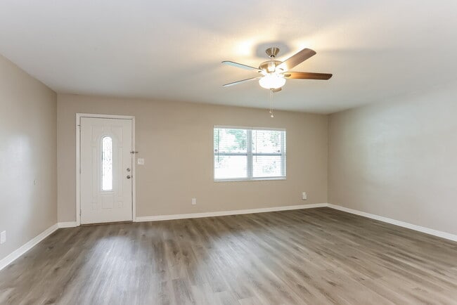 Photo - 2054 62nd Pl S