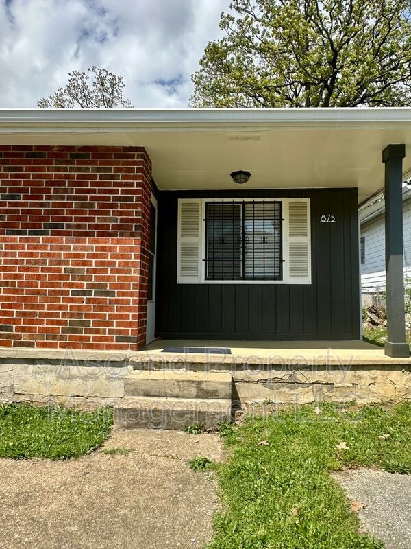 Photo - 875 N Chamberlain Ave