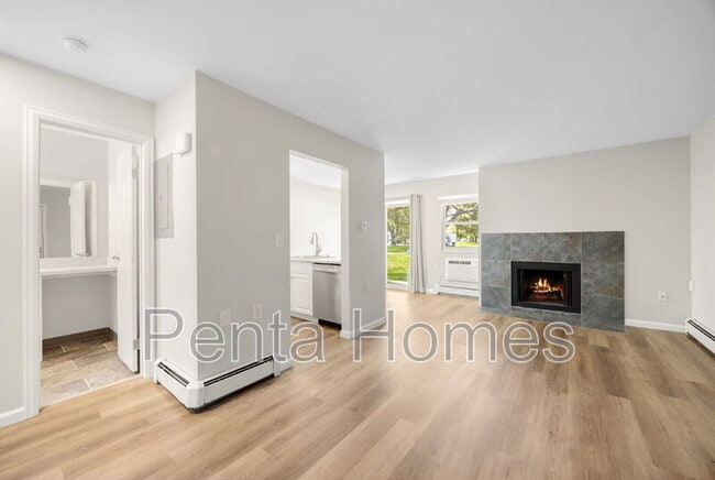 Building Photo - 512 E Monroe Dr Unit D416