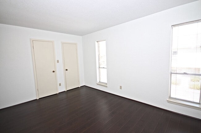 Building Photo - 6111 Beverly Hill St Unit 70 Rental