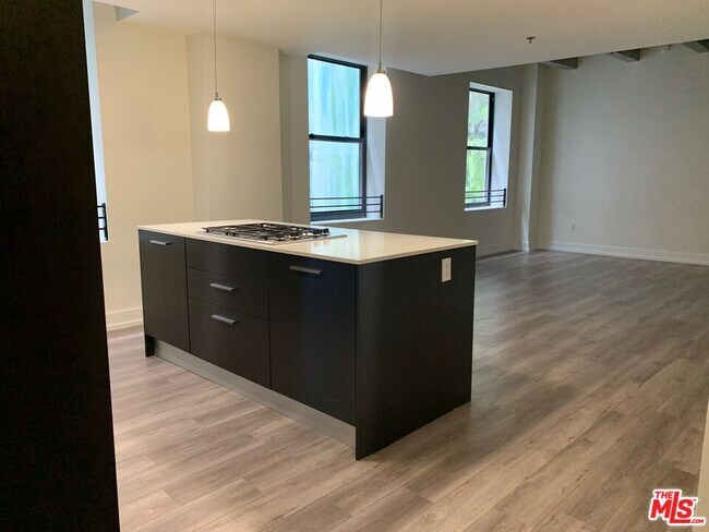 Photo - 727 W 7th St Unidad 507