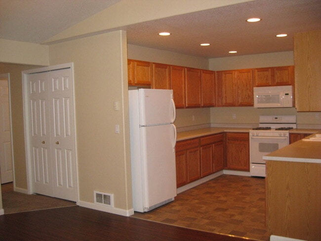 Photo - 3 Bedroom 2 Bath Duplex at the end of a Cul-De-Sac