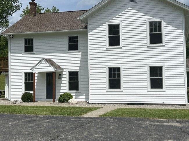 Building Photo - 173 S Amenia Rd
