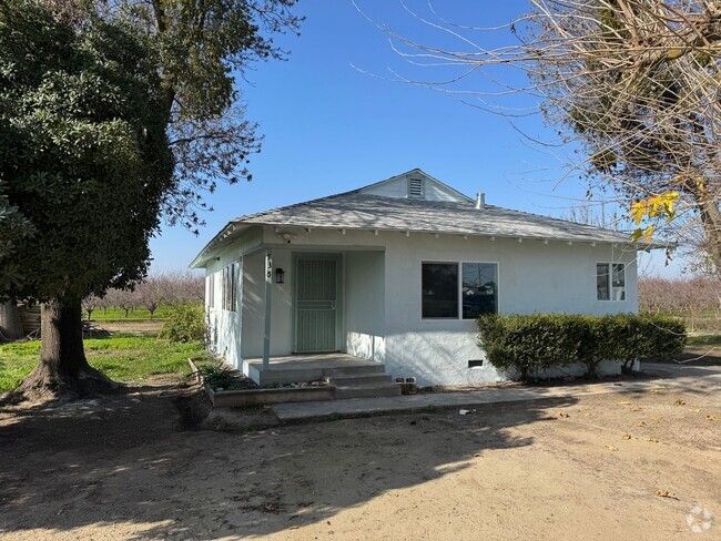 Building Photo - Country Living Rental