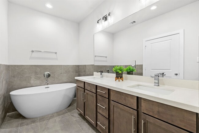 Photo - 2214 Roozy Lk Ln