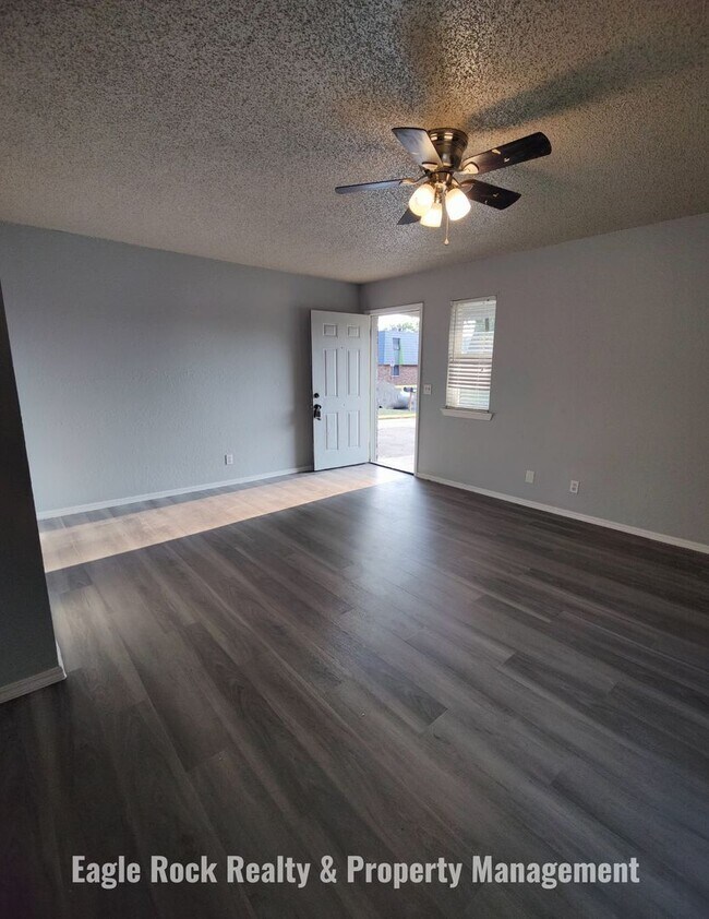 East Tulsa Duplex Townhome Unit for Rent (2 beds & Townhome