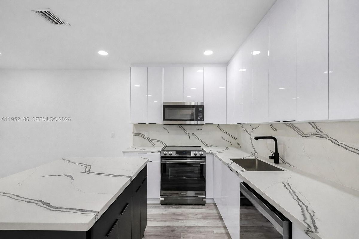 Photo - 8281 NE 2nd Ct