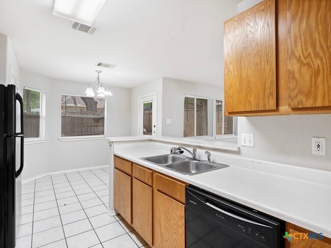 Photo - 825 Sagewood Trail