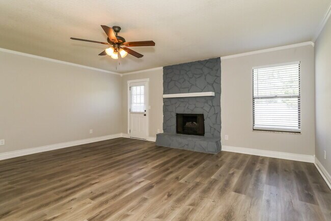 Photo - 818 Elmwood St