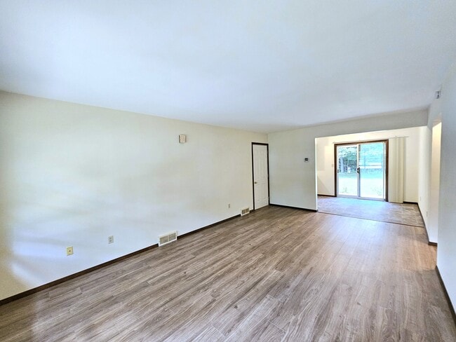 Living Room 12.2x9.4 - 292 Pine Ridge Rd Unit 292 Pine Ridge Rd
