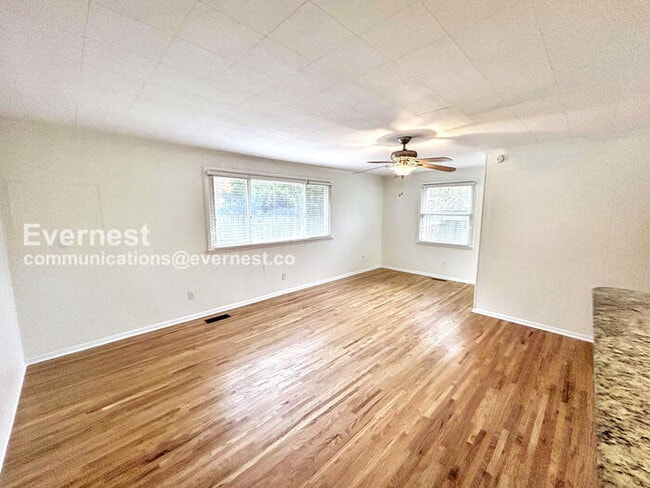 Photo - 115 Newport Dr